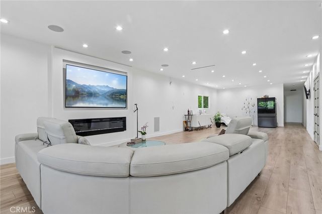 4432 Melbourne Avenue, Los Angeles, CA 90027