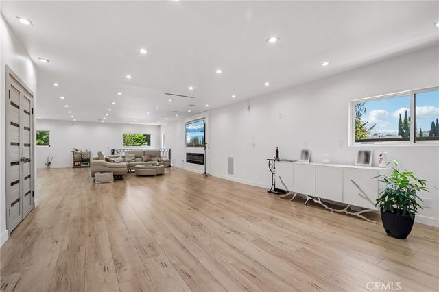 4432 Melbourne Avenue, Los Angeles, CA 90027