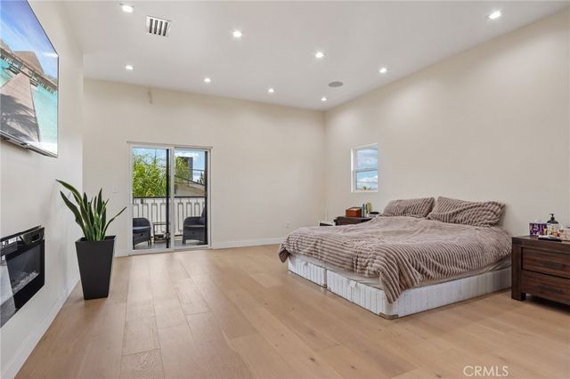 4432 Melbourne Avenue, Los Angeles, CA 90027