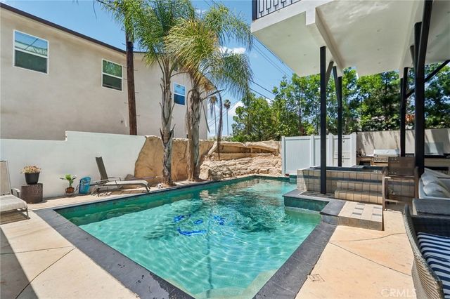 4432 Melbourne Avenue, Los Angeles, CA 90027
