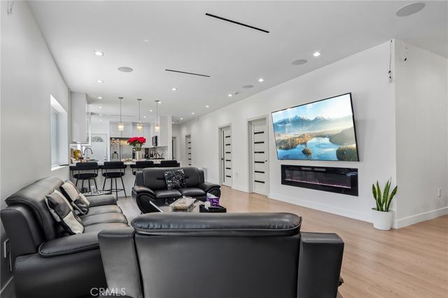 4432 Melbourne Avenue, Los Angeles, CA 90027