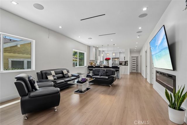 4432 Melbourne Avenue, Los Angeles, CA 90027