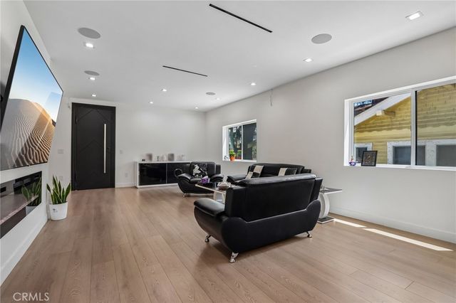 4432 Melbourne Avenue, Los Angeles, CA 90027