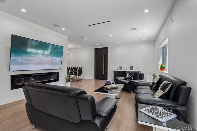 4432 Melbourne Avenue, Los Angeles, CA 90027