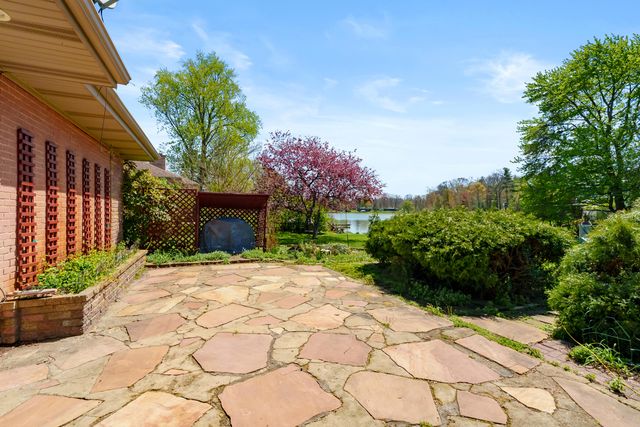 51545 Summit Street, Paw Paw, MI 49079