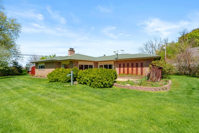 51545 Summit Street, Paw Paw, MI 49079