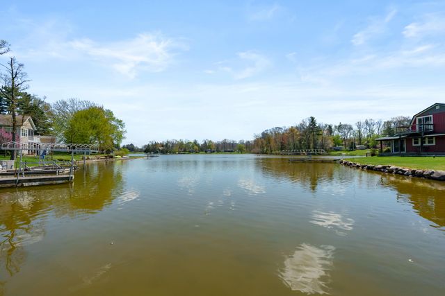 51545 Summit Street, Paw Paw, MI 49079