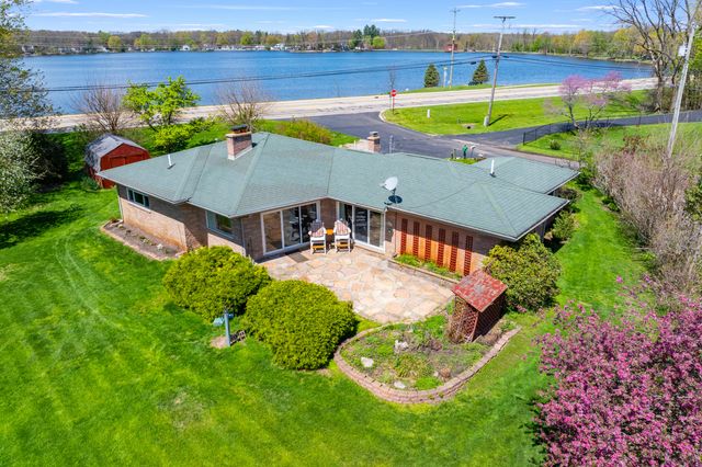 51545 Summit Street, Paw Paw, MI 49079