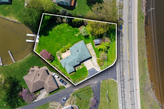 51545 Summit Street, Paw Paw, MI 49079