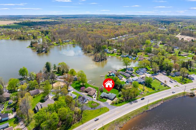 51545 Summit Street, Paw Paw, MI 49079