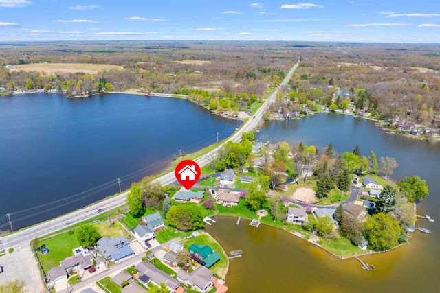 51545 Summit Street, Paw Paw, MI 49079