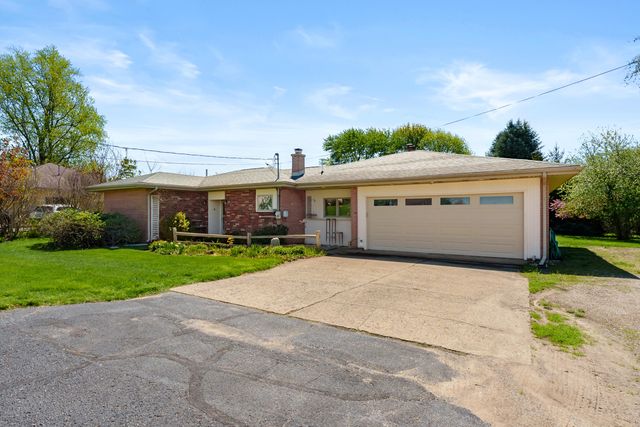 51545 Summit Street, Paw Paw, MI 49079
