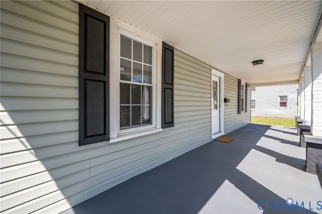 306 S 13th Ave, Hopewell, VA 23860