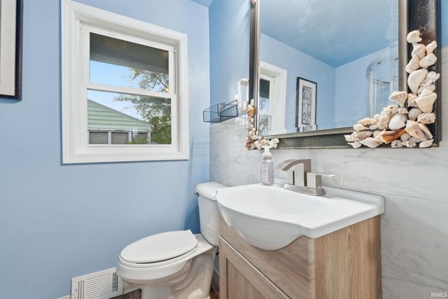 2720 McKinnie Avenue, Fort Wayne, IN 46806
