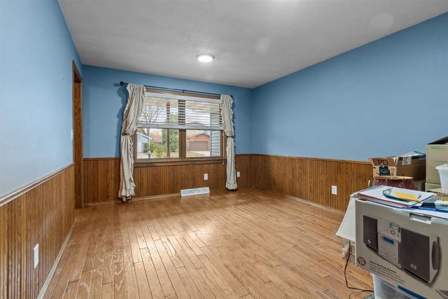 1022 E CAPITOL DRIVE, Appleton, WI 54911