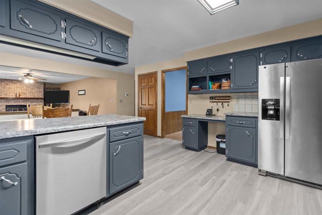 1022 E CAPITOL DRIVE, Appleton, WI 54911