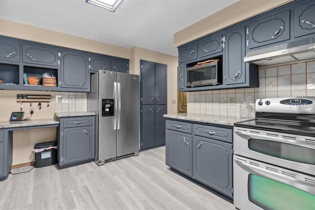 1022 E CAPITOL DRIVE, Appleton, WI 54911