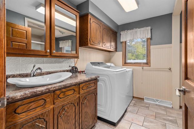 1022 E CAPITOL DRIVE, Appleton, WI 54911