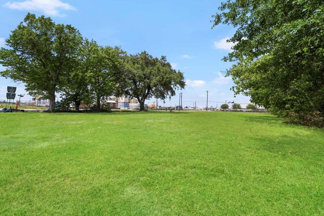9400 Randolph Street, Houston, TX 77061