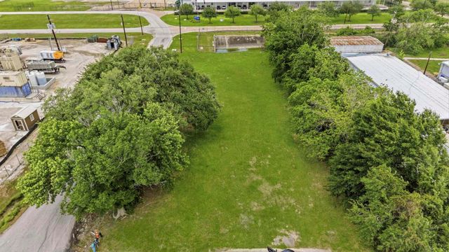9400 Randolph Street, Houston, TX 77061