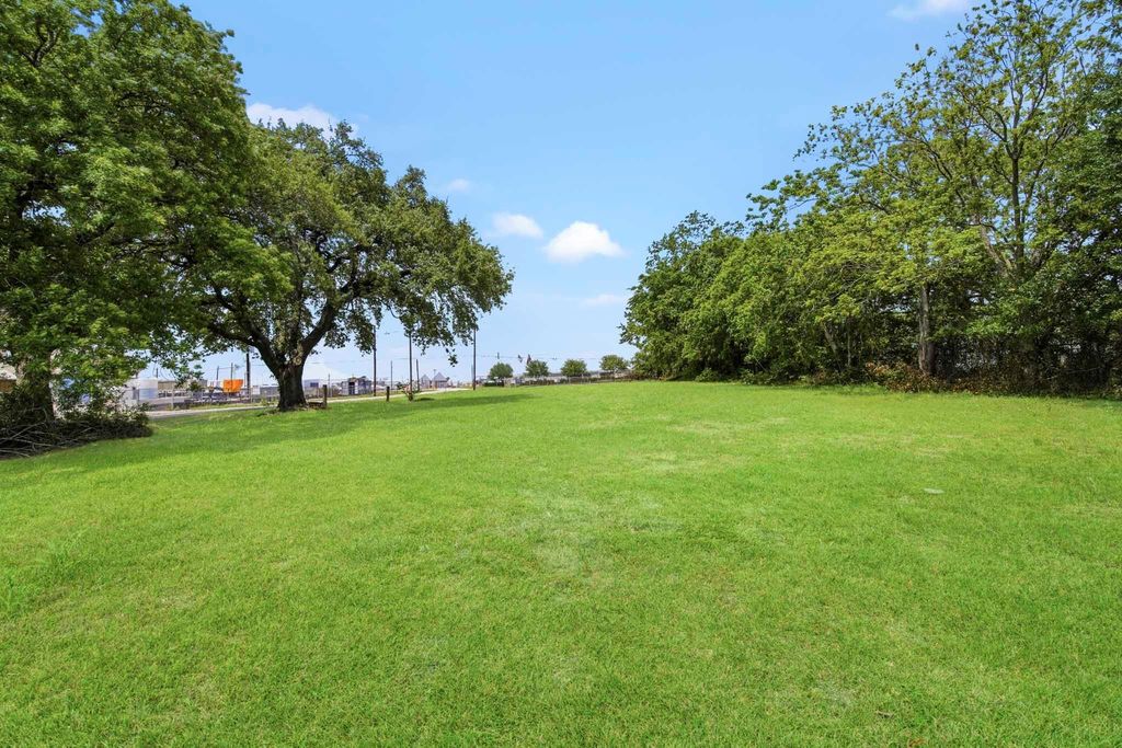 9400 Randolph Street, Houston, TX 77061