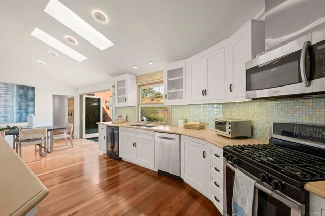 3354 Seacrest Drive, Carlsbad, CA 92008