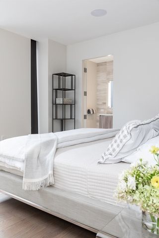 10 Farnsworth 3A, Boston, MA 02210