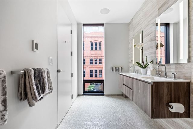 10 Farnsworth 3A, Boston, MA 02210