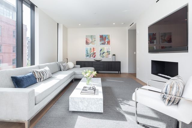 10 Farnsworth 3A, Boston, MA 02210