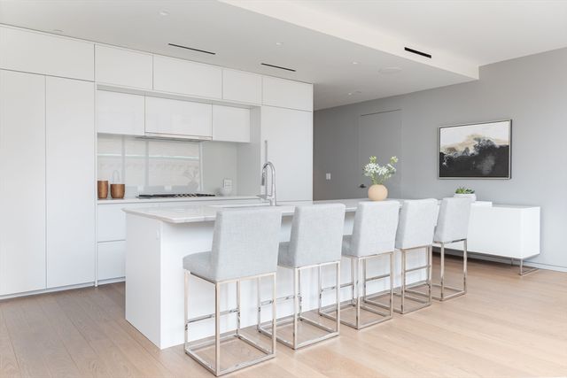 10 Farnsworth 3A, Boston, MA 02210