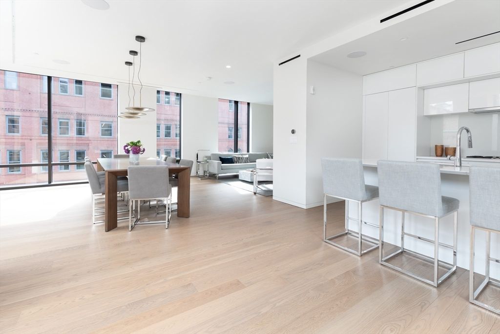 10 Farnsworth 3A, Boston, MA 02210