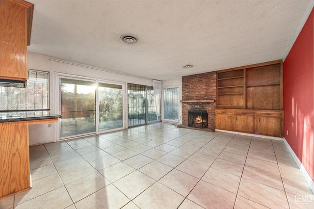 2401 Elm Street, Bakersfield, CA 93301