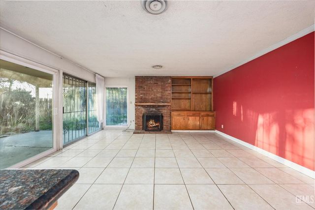 2401 Elm Street, Bakersfield, CA 93301