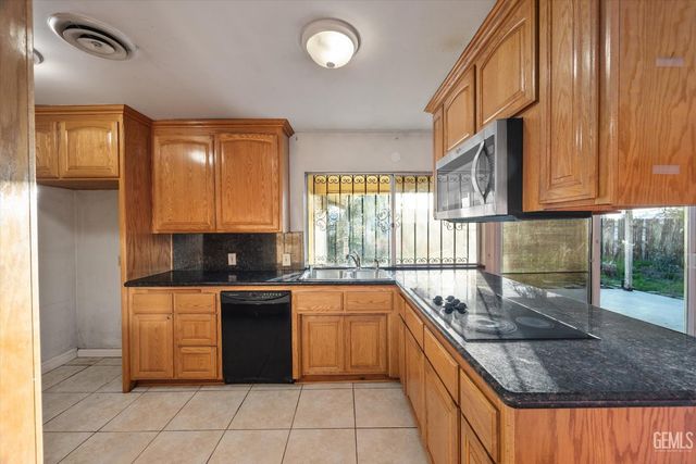 2401 Elm Street, Bakersfield, CA 93301