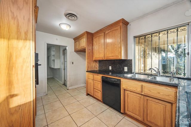 2401 Elm Street, Bakersfield, CA 93301