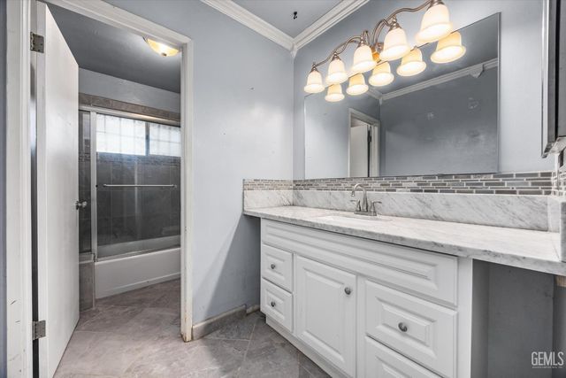 2401 Elm Street, Bakersfield, CA 93301