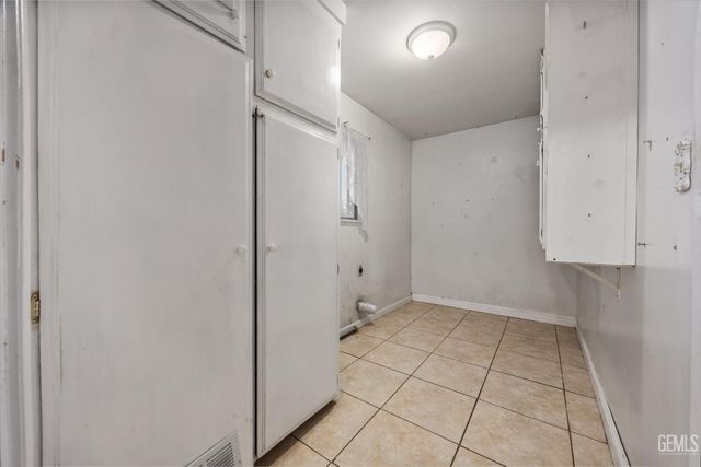 2401 Elm Street, Bakersfield, CA 93301