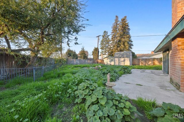 2401 Elm Street, Bakersfield, CA 93301