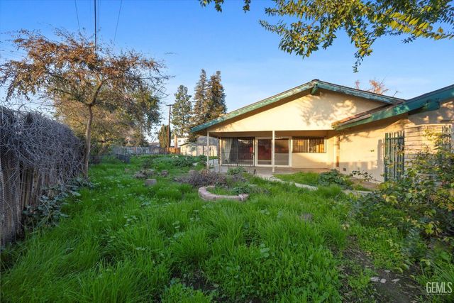 2401 Elm Street, Bakersfield, CA 93301