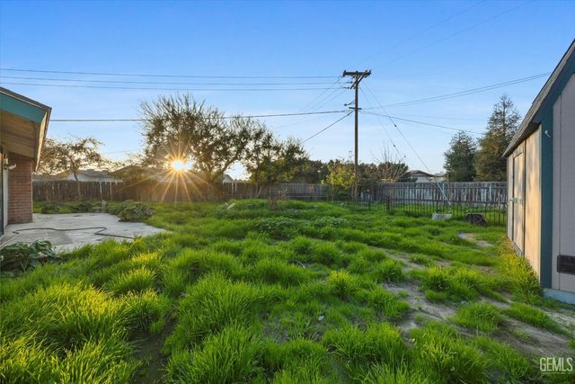 2401 Elm Street, Bakersfield, CA 93301