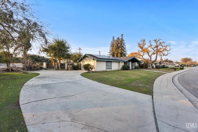 2401 Elm Street, Bakersfield, CA 93301