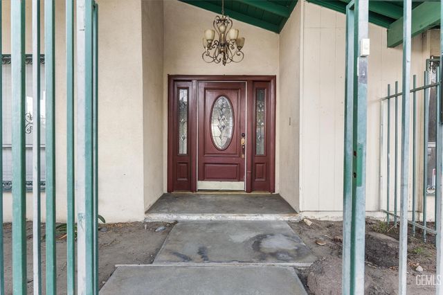 2401 Elm Street, Bakersfield, CA 93301