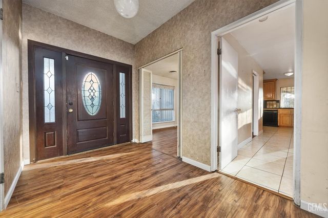 2401 Elm Street, Bakersfield, CA 93301