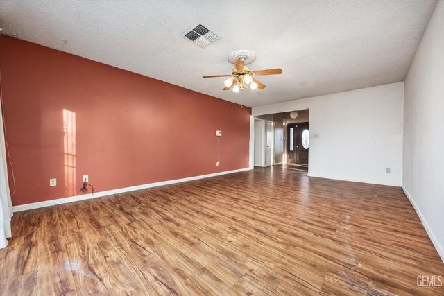 2401 Elm Street, Bakersfield, CA 93301