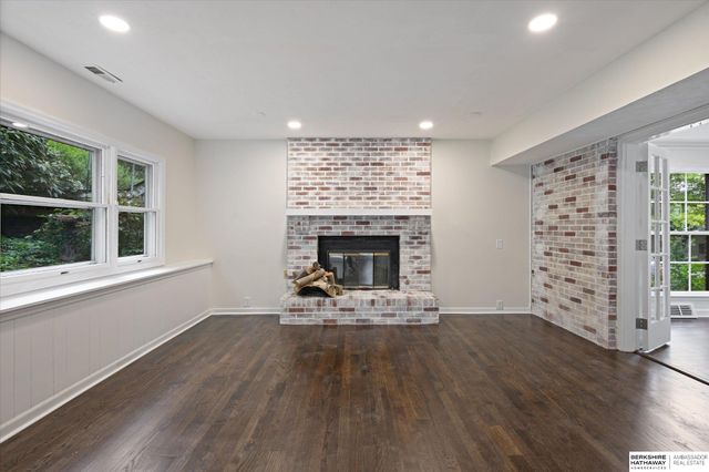 691 J E George Boulevard, Omaha, NE 68132