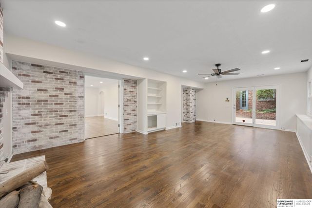 691 J E George Boulevard, Omaha, NE 68132