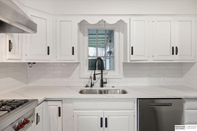 691 J E George Boulevard, Omaha, NE 68132