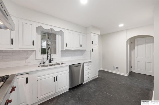 691 J E George Boulevard, Omaha, NE 68132