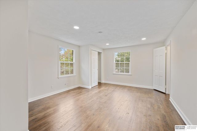 691 J E George Boulevard, Omaha, NE 68132