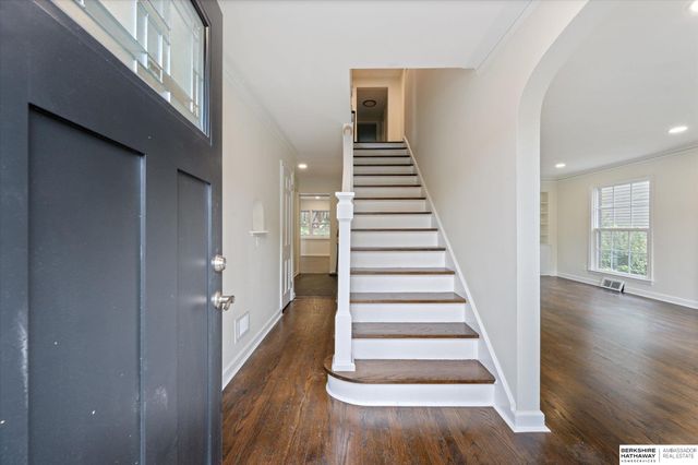 691 J E George Boulevard, Omaha, NE 68132